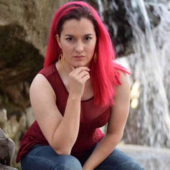 Meet your Posher, Janine - Picture 1 of 1